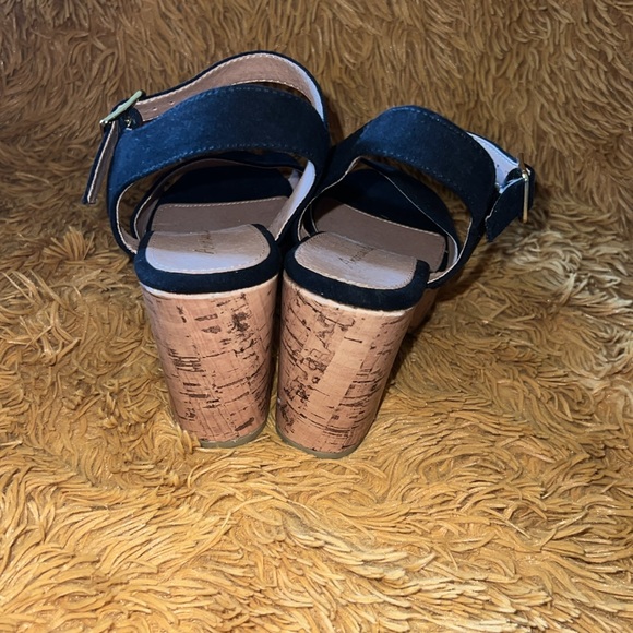 AE American Eagle sandal chunk 4” heel and platform foot - Picture 2 of 6